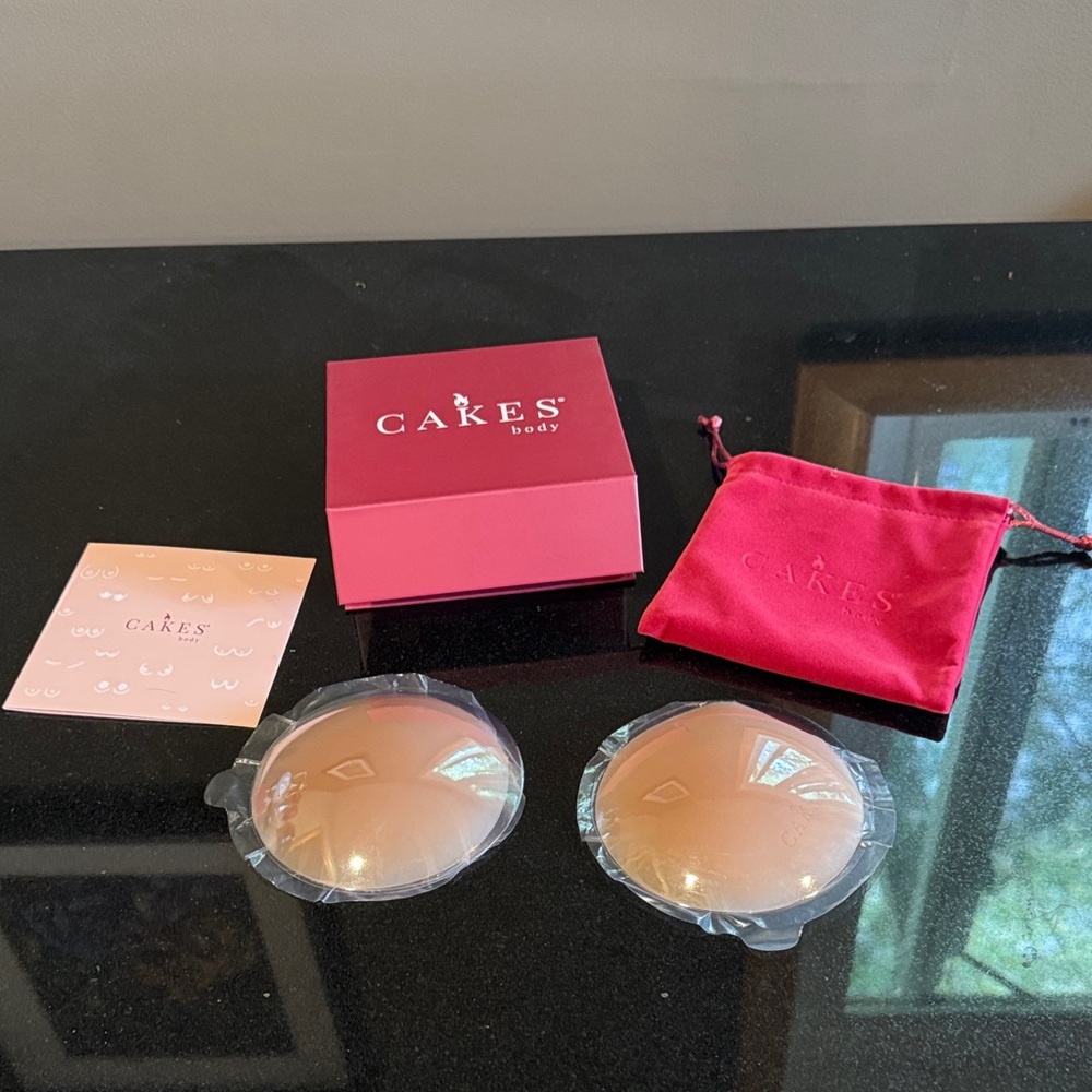 NIB Sticky Cakes circles caramel color OG (B-DD)